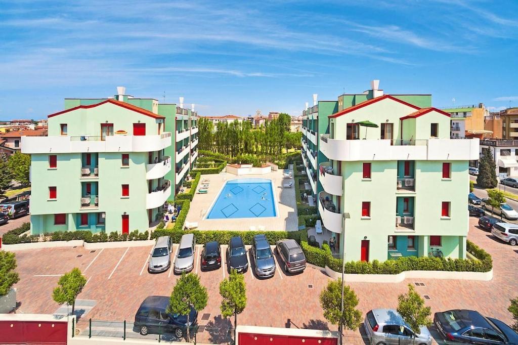 Apartment In Caorle With Heating Екстериор снимка