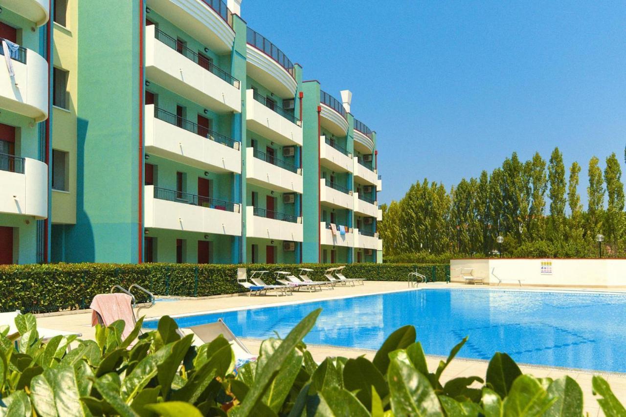 Apartment In Caorle With Heating Екстериор снимка