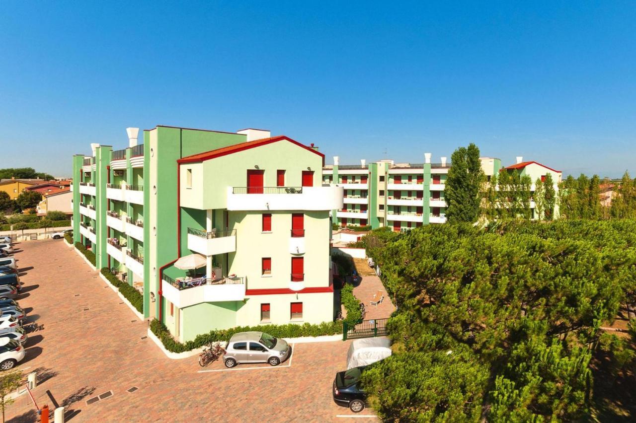 Apartment In Caorle With Heating Екстериор снимка