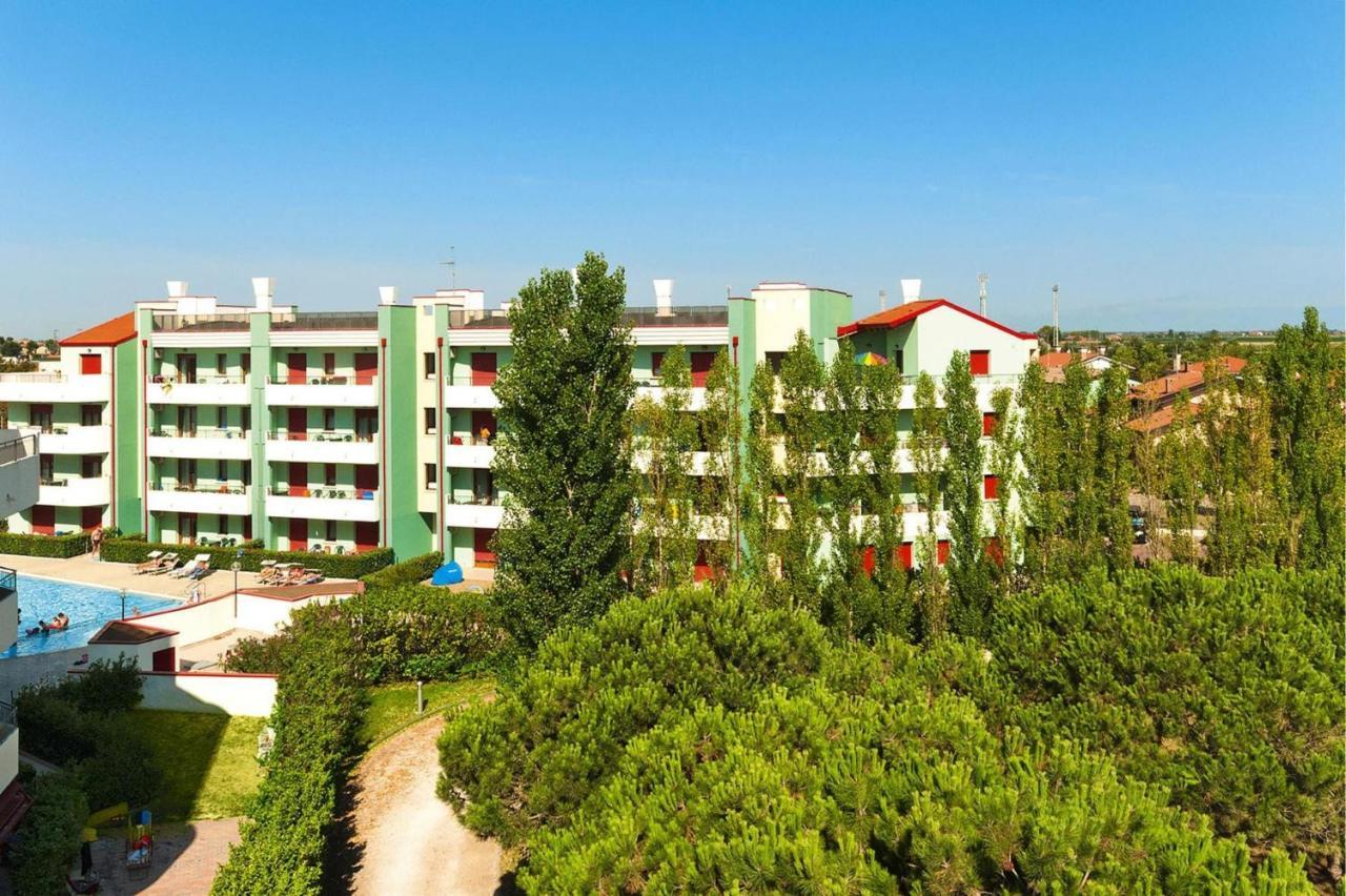 Apartment In Caorle With Heating Екстериор снимка